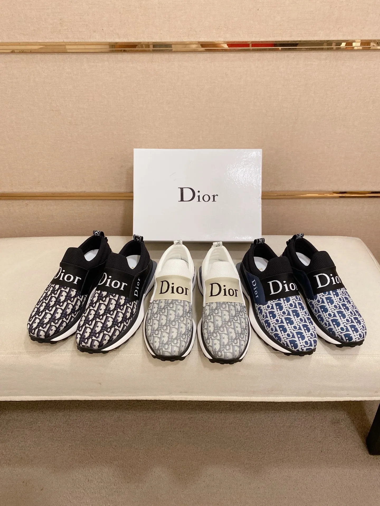 Men's shoes💰: 462💰 [Dior·Dior] New casual sports style men's shoes, new spring and summer design, perfect workmanship, lace-up style to create wardrobe quality, upper: imported first-layer cowhide, sheepskin lining is soft and comfortable, ultra-light TPU wear-resistant outsole, simple, versatile fashion men's shoes, excellent color code number 38--44. Can be customized 45 non-returnable